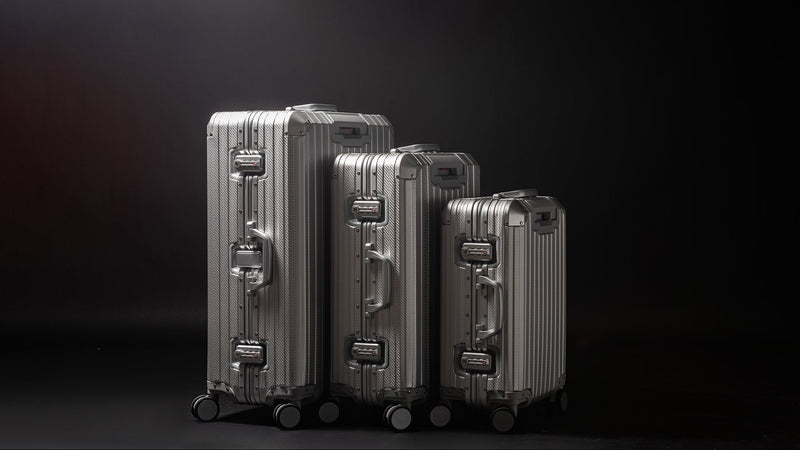 AURA M – ALUMINIUM Suitcase