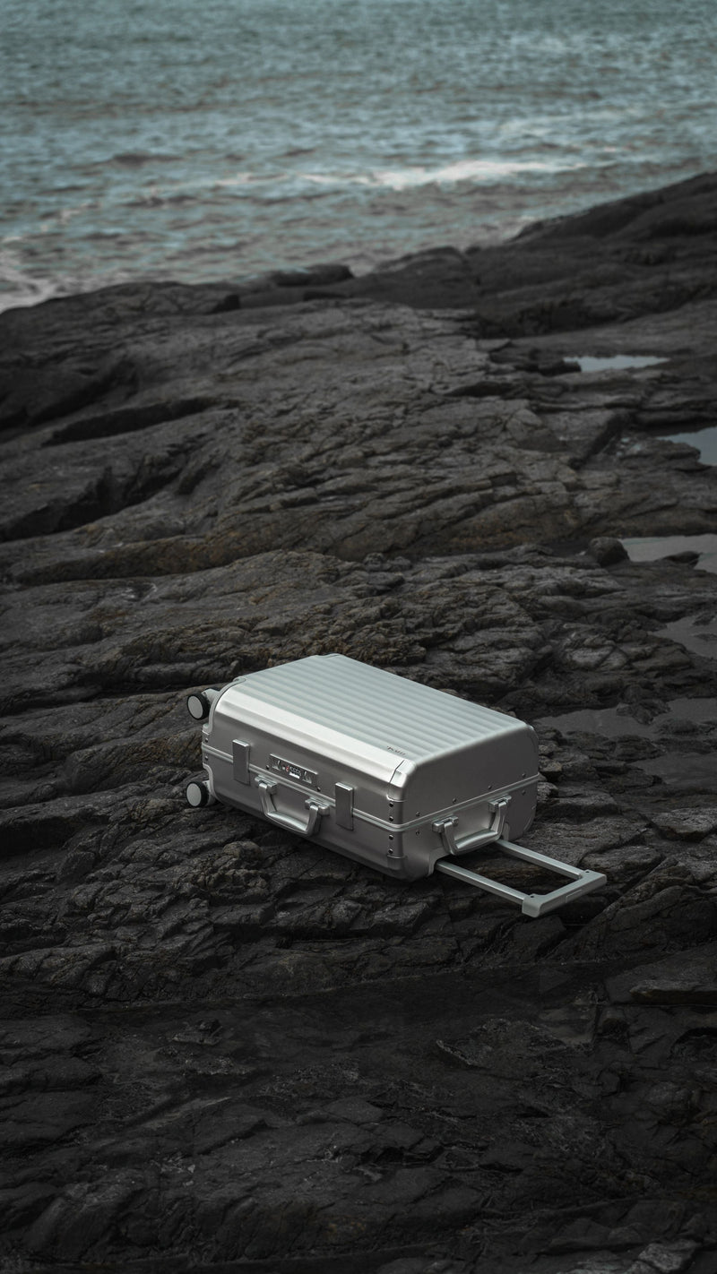 AURA XL – ALUMINIUM Suitcase