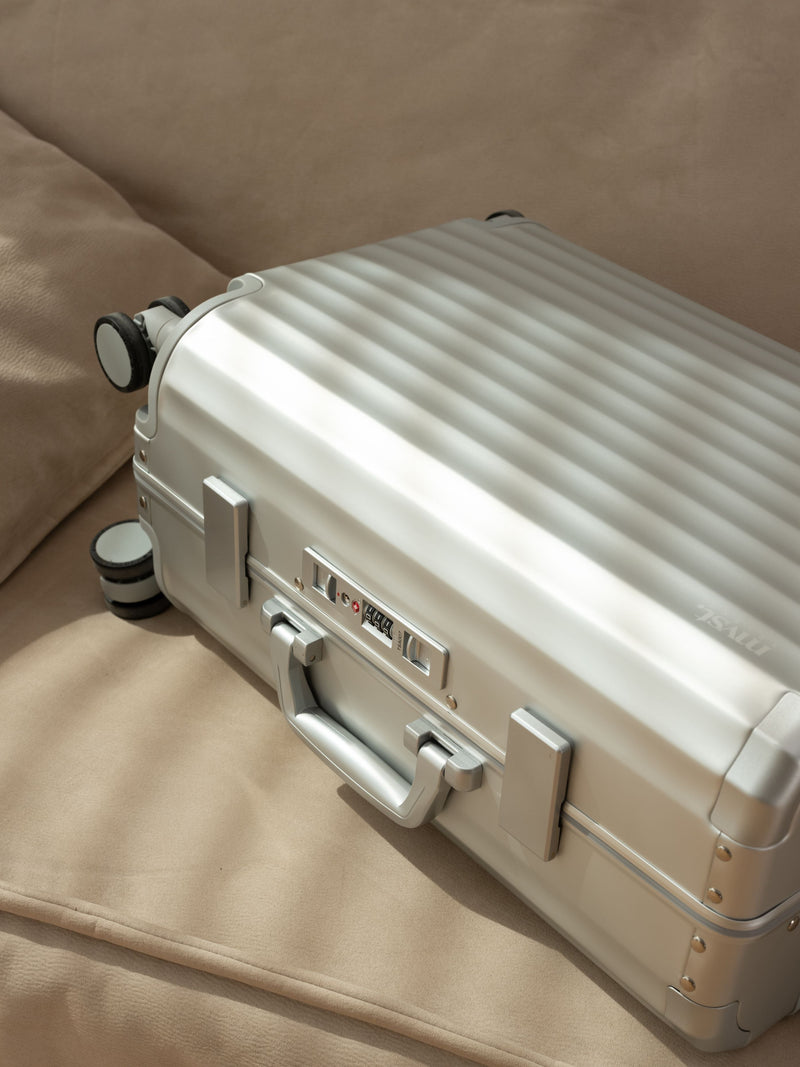 AURA XL – ALUMINIUM Suitcase