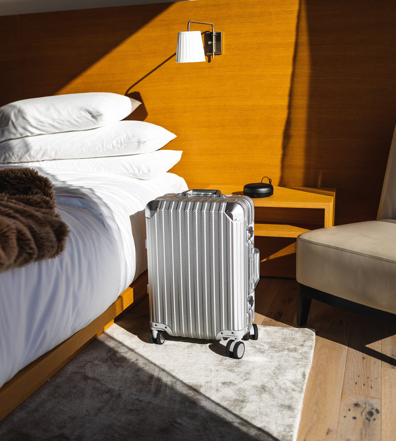 AURA M – ALUMINIUM Suitcase