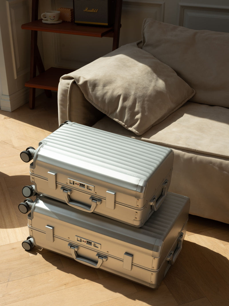 AURA XL – ALUMINIUM Suitcase
